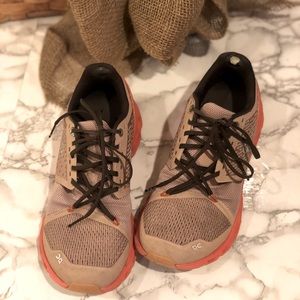 On cloud cloudswift lots of life left Orange and grey 8.5